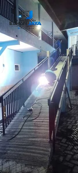 railing tangga bekasi dari bengkel las elhan jaya (6)